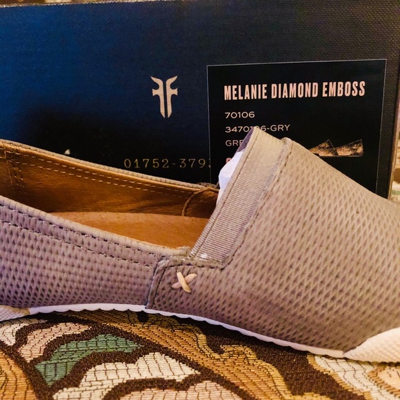 Frye Melanie Diamond Emboss Slip-Ons BNIB - Picture 8 of 8